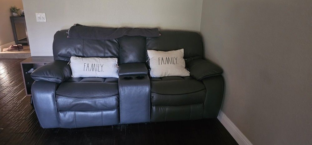 Reclining Couch. Good Condition