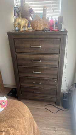 Chest of drawers