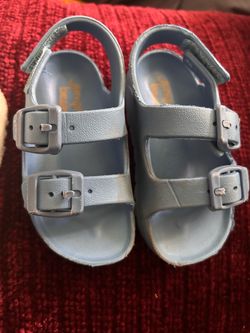Used baby shoes (5c)