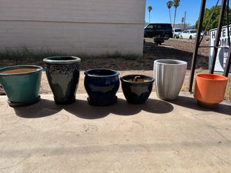 Medium size ceramic pots