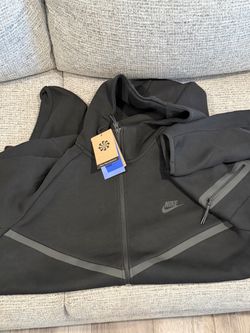 Authentic XL Black Nike Tech