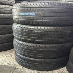 315 40 21 Pirelli Scorpion Zero All Season SET OF 4 USED WITH 80% TREAD REMAINING.