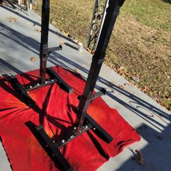 PORTABLE AND ADJUSTABLE SQUAT RACK 
11525 S HALSTED DUNKIN DONUTS/7111.S WESTERN WALGREENS 
DELIVERY AVAILABLE 
50$  CASH ONLY AS IS 