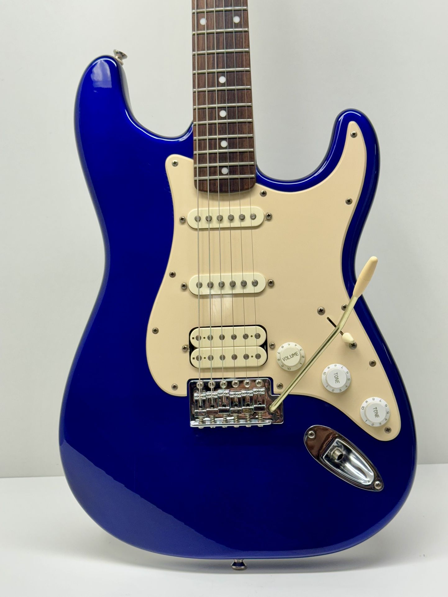 Nice Fender Squier Affinity Stratocaster Electric Guitar In Excellent Condition!
