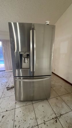 LG Stainless Steel French Door Refrigerator – Works Great – Ice & Water