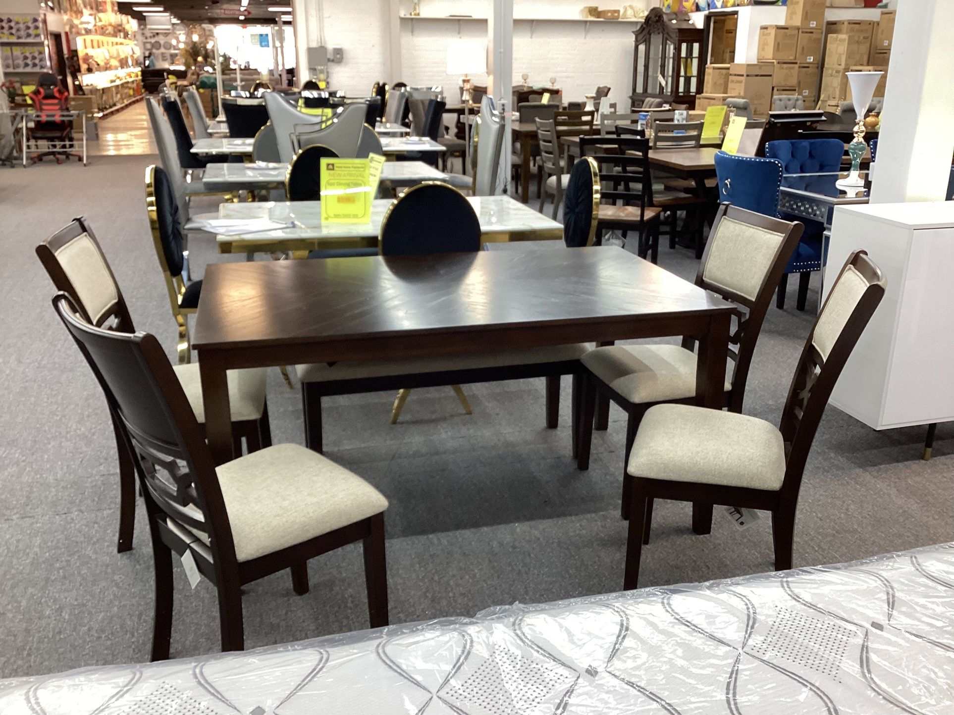 6 Pc Dinning Set $599.99