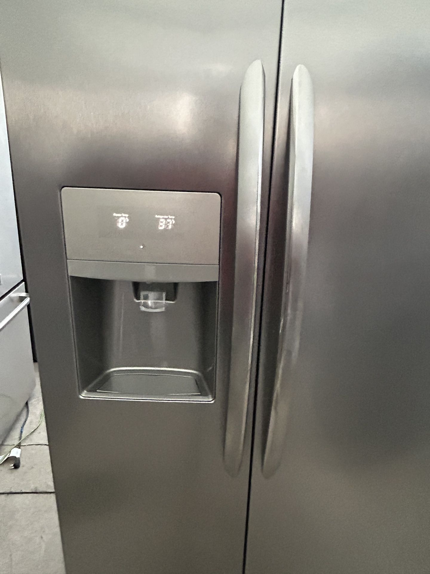 Frigeraire Beautiful Stainless Steel Side By Side Refrigerator