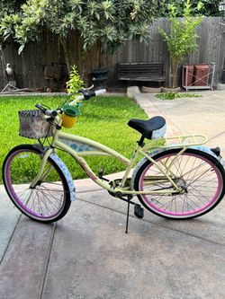 Margaritaville 26’ Pineapple 3 Speed Cruiser w/ helmet