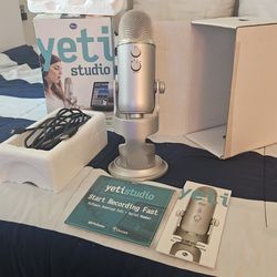 Yeti Studio Microphone - everything included