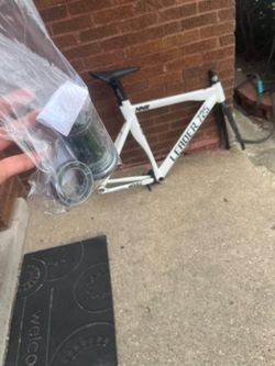 Leader 725 fixie framset