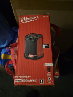 Milwaukee M12 Radio