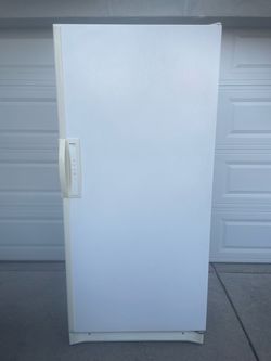 Kenmore 20 cu ft frost free standup freezer for $360. Dimensions are 32Wx28 1/2Dx71H. Pick up only.