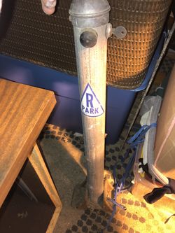 R park , parking pole