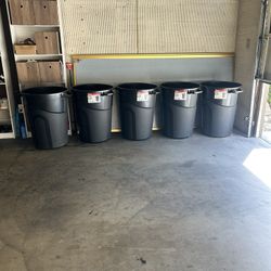 32 Gallon Trash Can