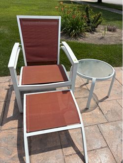 Patio set/2 chairs
