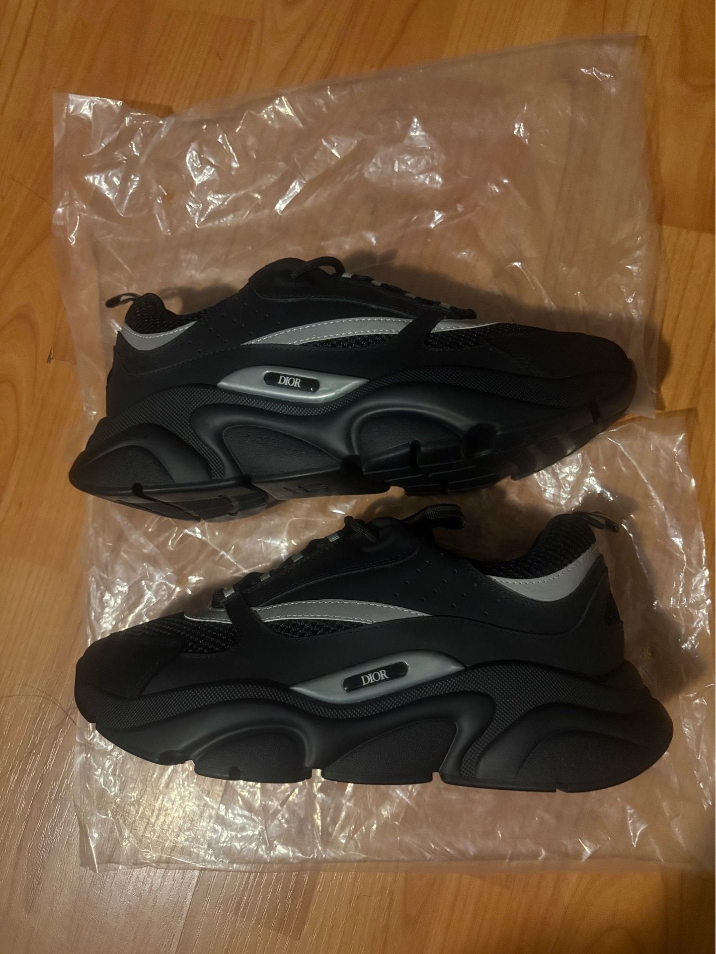 B22 men’s sneakers size 42