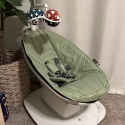 4 Moms mamaroo Swing 