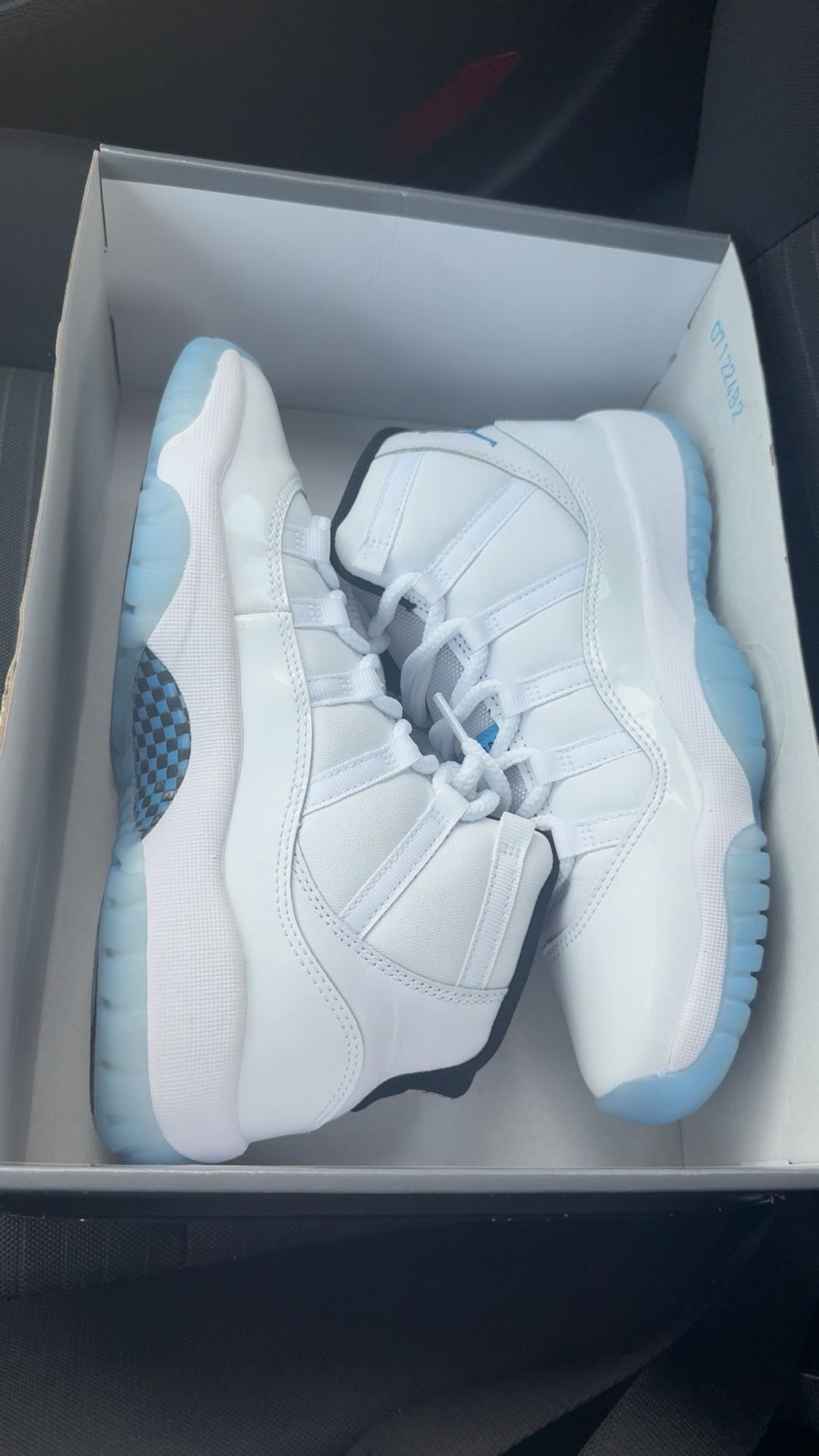 Jordan 11 Retro Legend Blue