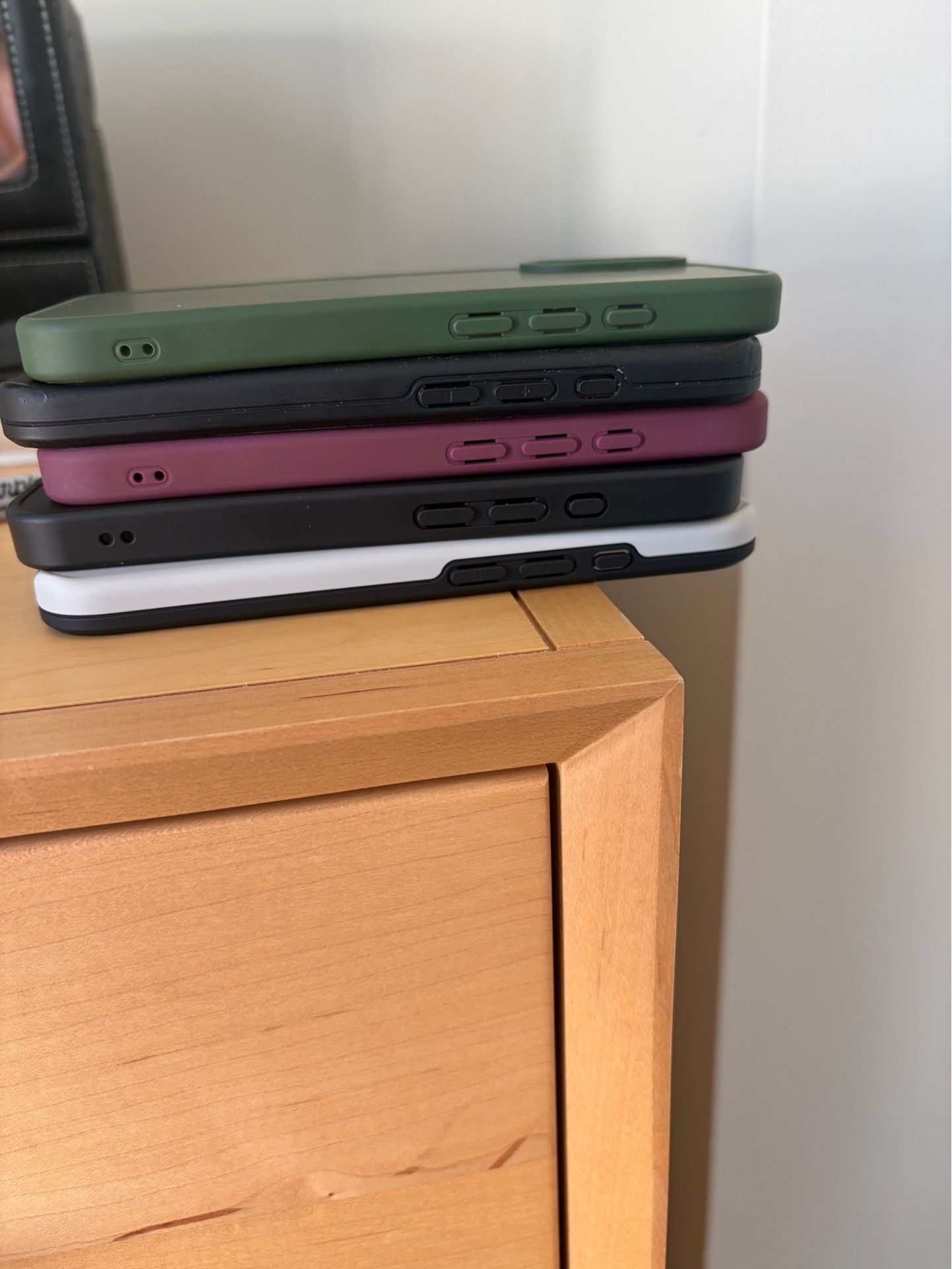 5 Protective iPhone Cases, MagSafe Compatible, Excellent Condition