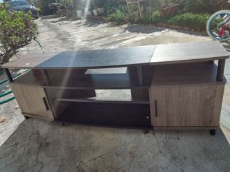 Free entertainment center