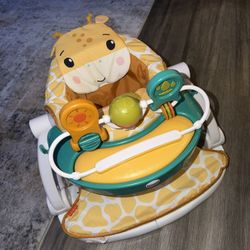 Fisher-Price Portable Baby Chair with Snack Tray and Toy Bar, Premium Sit-Me-Up Seat, Giraffe