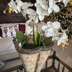 Gorgeous Vase With Flowers