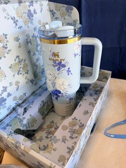 Love shok Stanley 40 oz tumbler blue floral