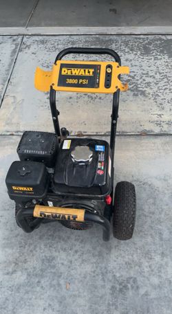 DEWALT 3800 PSI PRESSURE WASHER BUNDLE