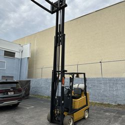 YALE FORKLIFT 4000 Lbs 