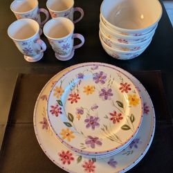 Gibson Everyday Floral Dinnerware Set