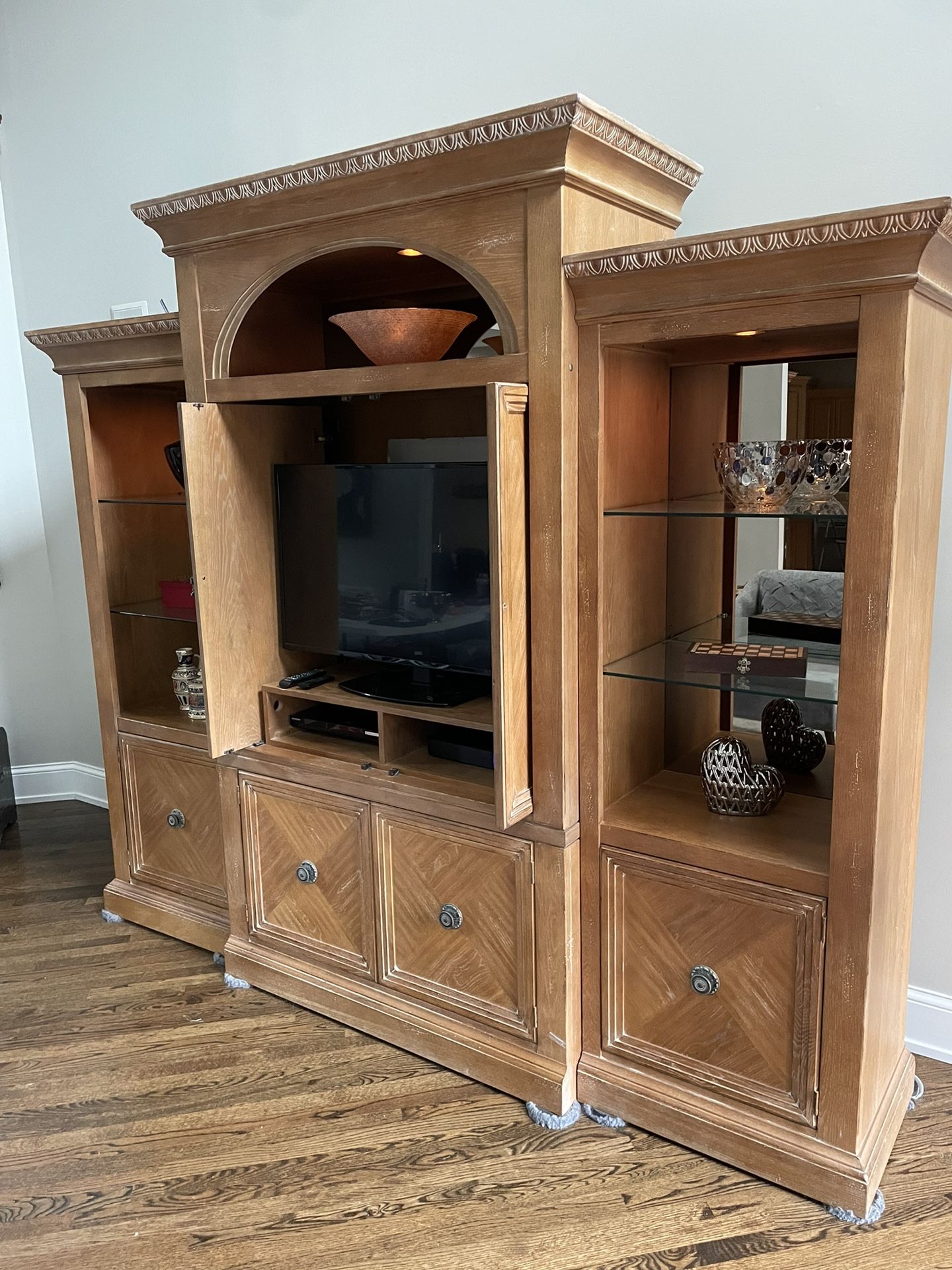 Stunning Drexel Heritage Entertainment Center