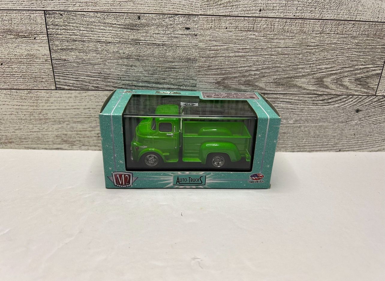 M2 Machines Auto Trucks Green ‘1957 Dodge 700 COE • Die Cast Metal • Made in China Scale 1:64