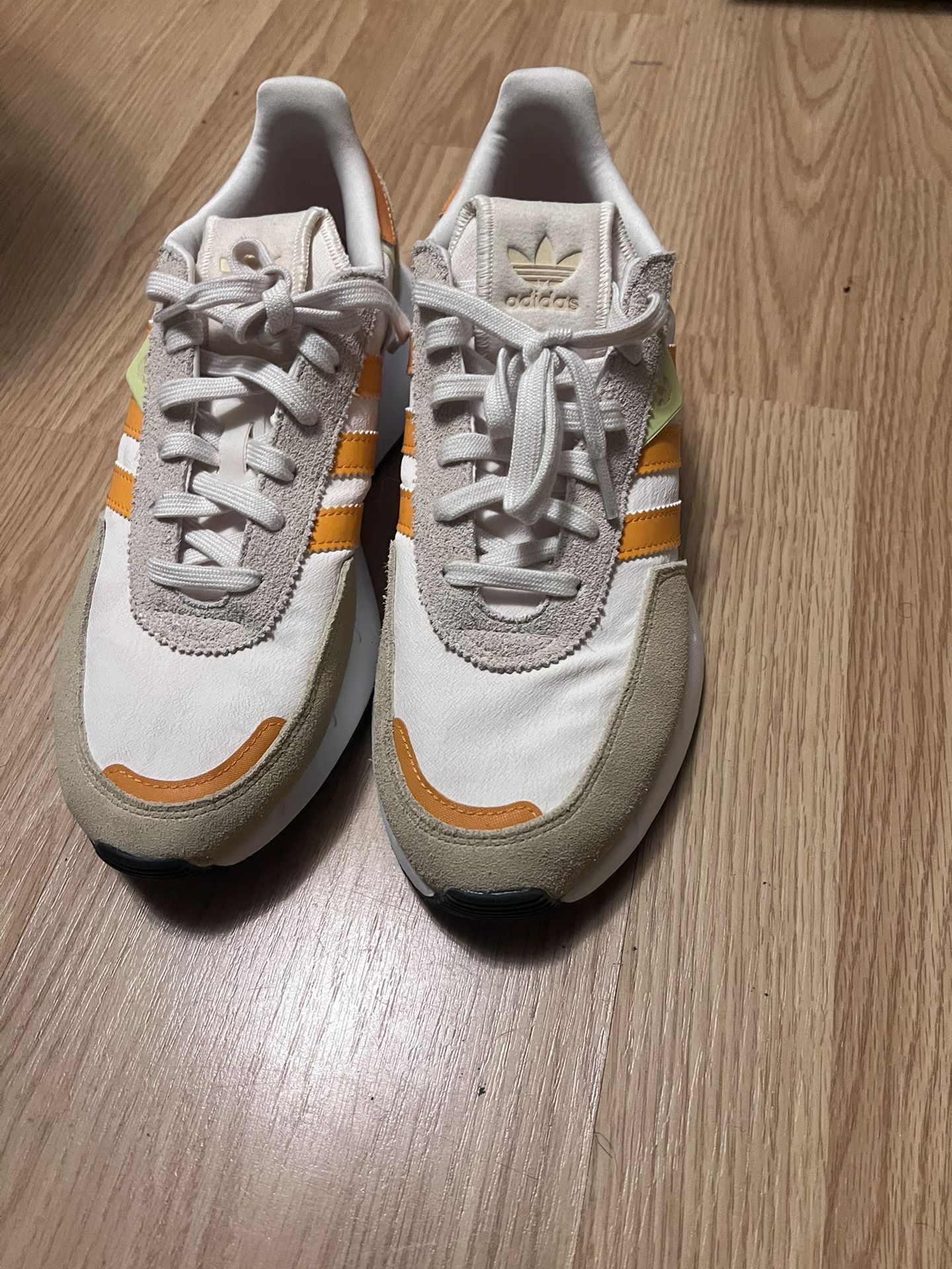 adidas Originals Mens Retrophy F2 Sneaker, White Orange Yellow