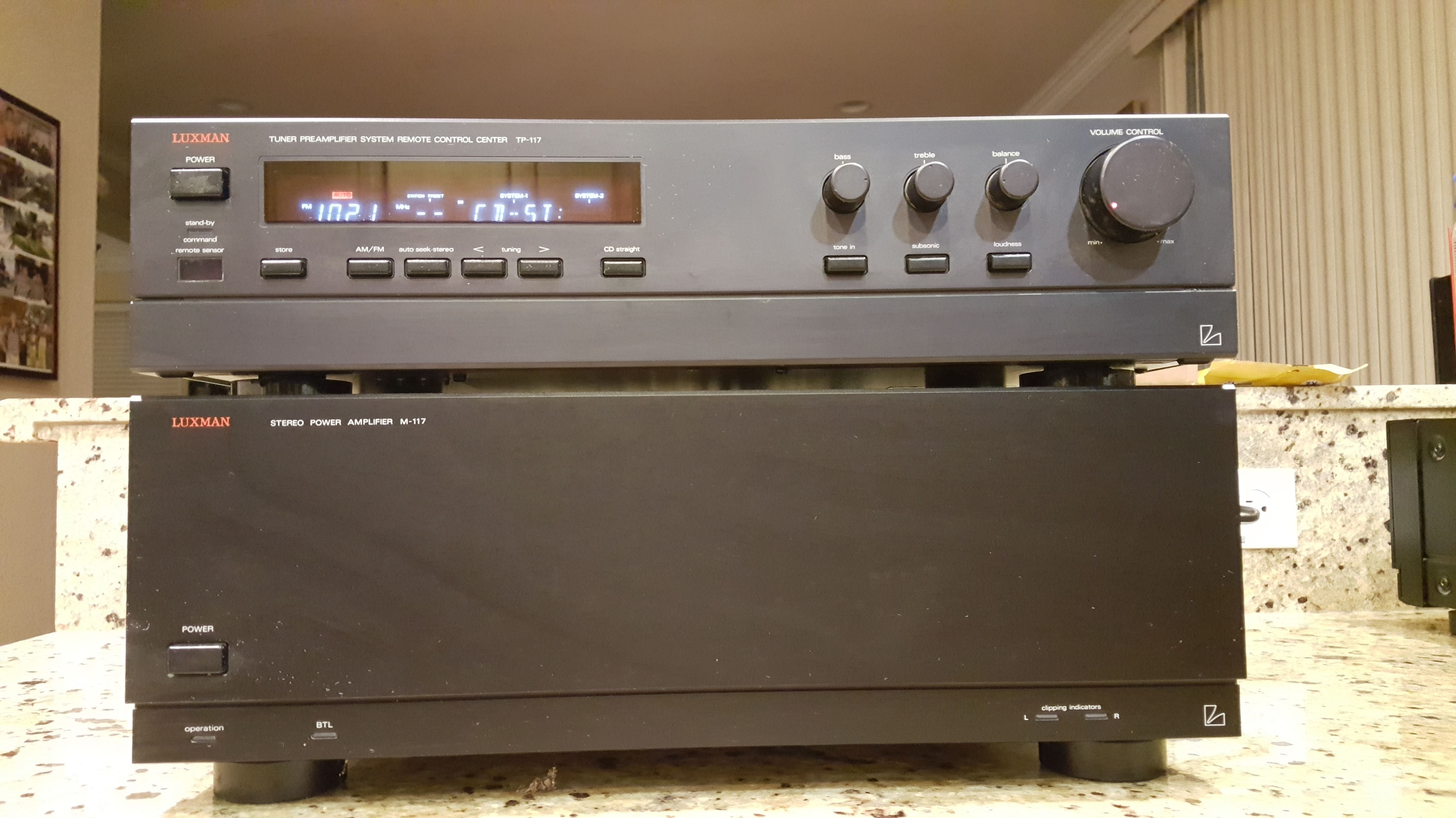 Luxman M117 power amp + TP117 preamp. Nice.
