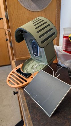 Wireless bird feeder with solar panel and wifi connection