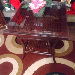 Very Nice Rattan Pier 1 Table! Located In Reedley! Hablo Espanol!