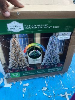 7.5 ft Prelit Flocked Artificial Christmas Tree with 500 Clear Lights, 1530 Tips, Metal Stand