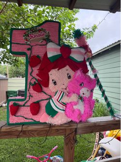 Piñatas with number and character