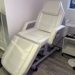 Hydraulic aesthetician chair