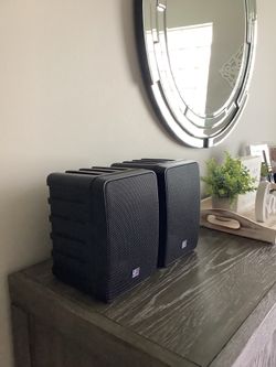 * SAMSON * HIGH QUALITY SPEAKERS IN MINT BRAND NEW CONDITION . GREAT SOUNDING SPEAKERS . MUST SEE TO APPRECIATE .