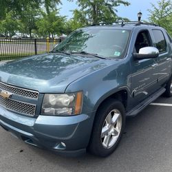2011 Chevy Avalanche LS 4X4 