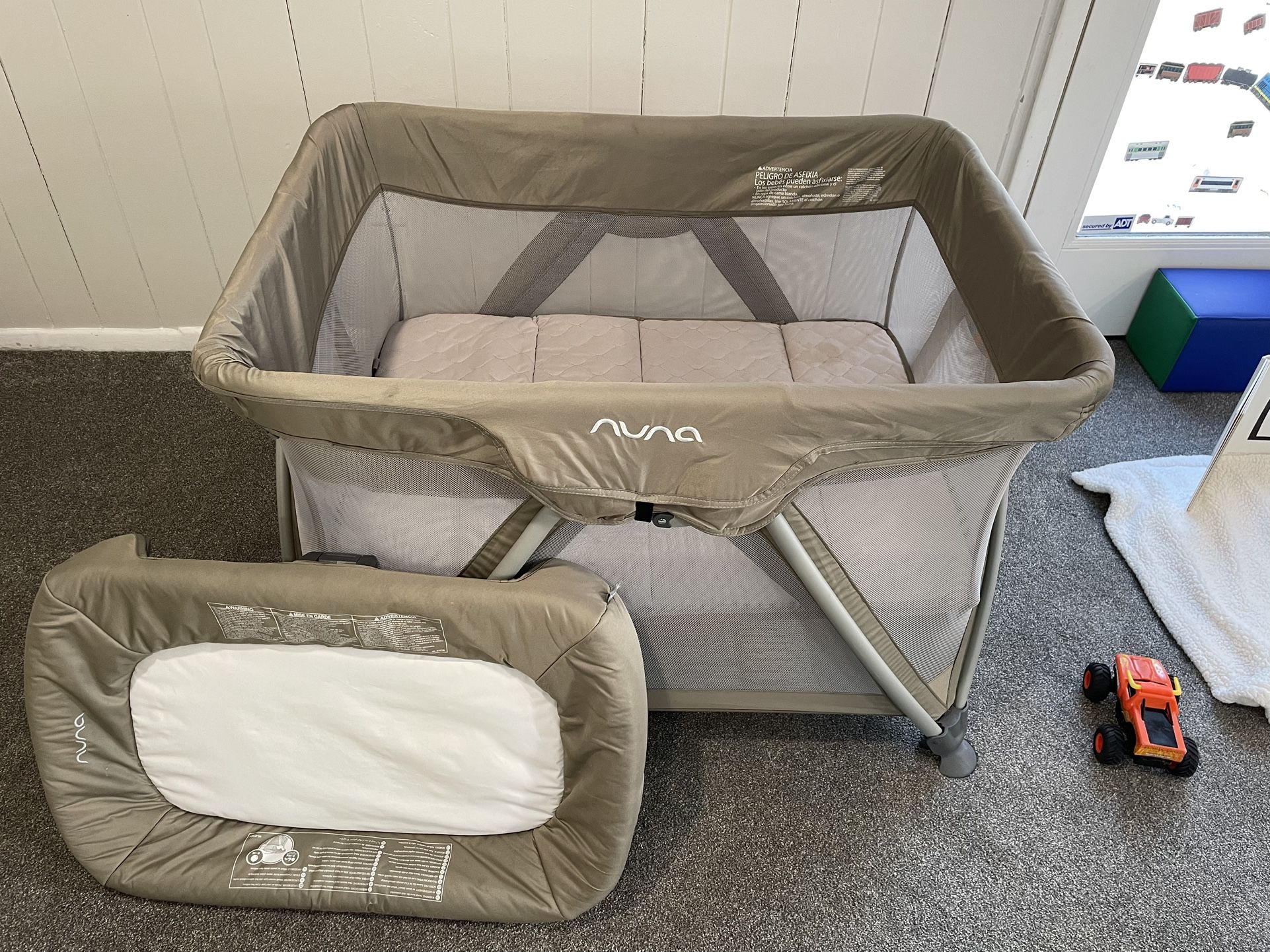 Nuna pack and play With Changing Table