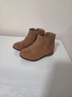 Boots For Girls like new, size 8/ Botas para niña como nuevas, numero 8 