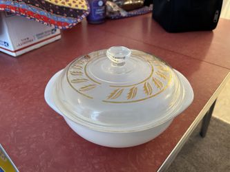 Vintage Pyrex Dish And Lid