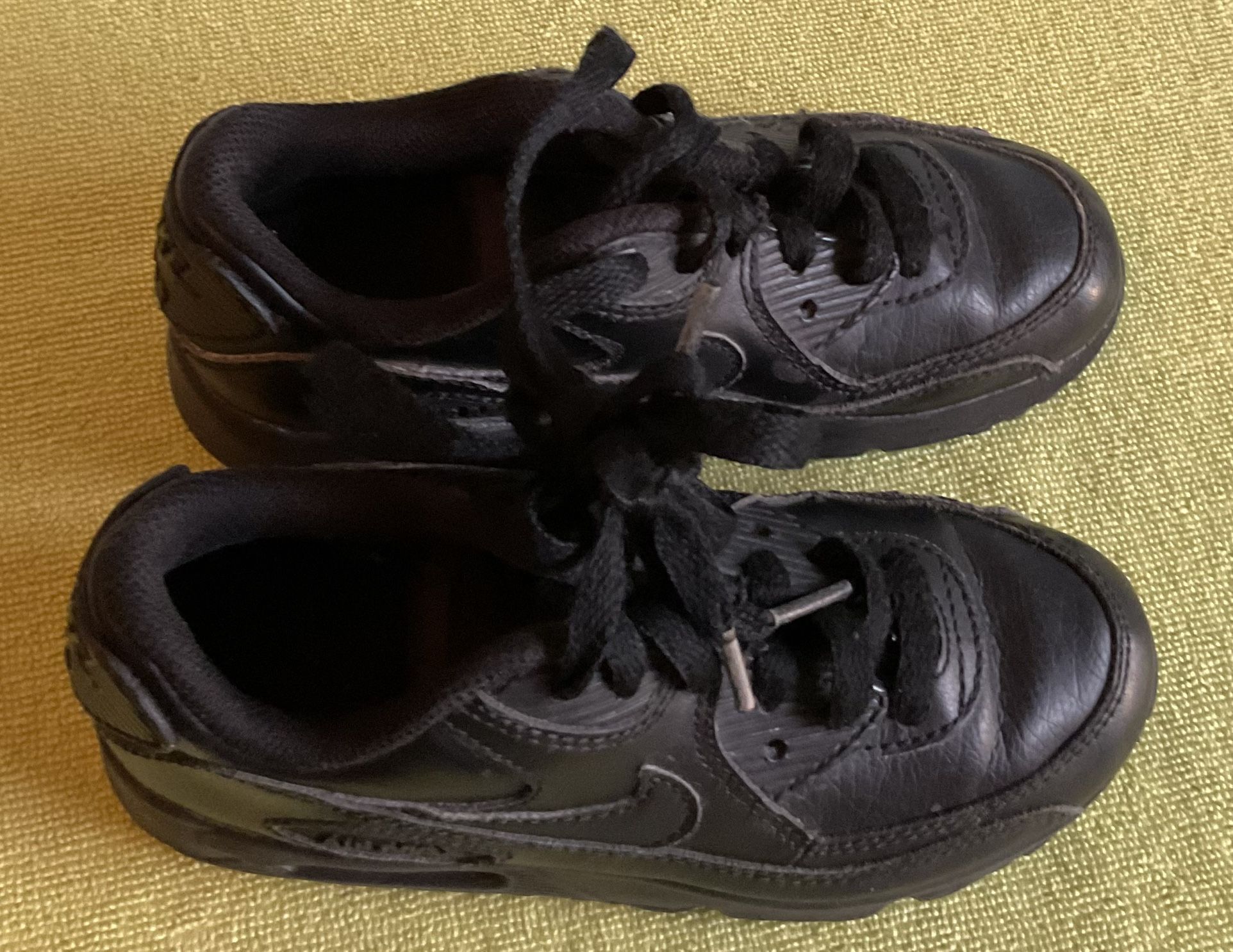 Black Nike Air max-size 12c kids:Not men’s size