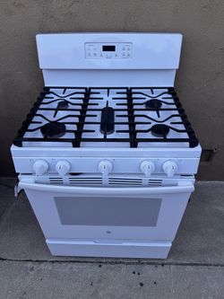 GE White Freestanding Gas Range