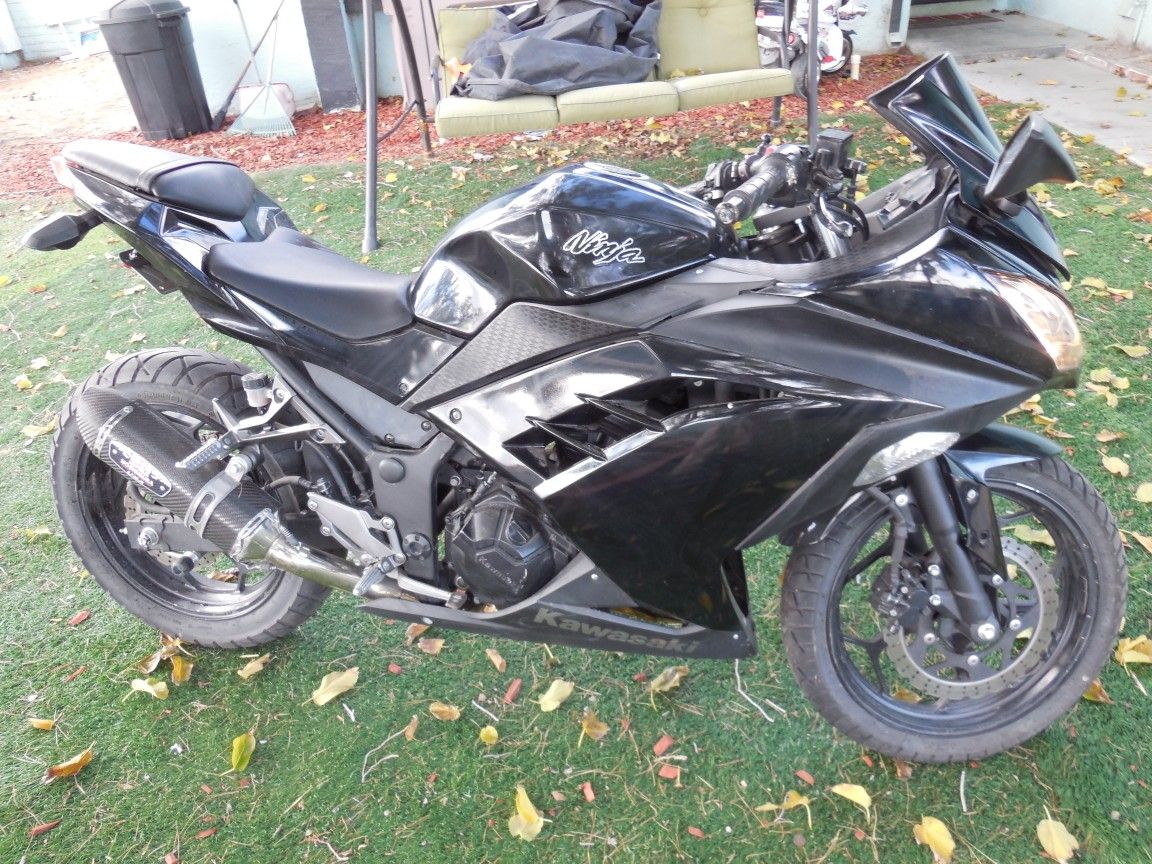 Kawasaki 300 for sale great motorcycle yr 2014