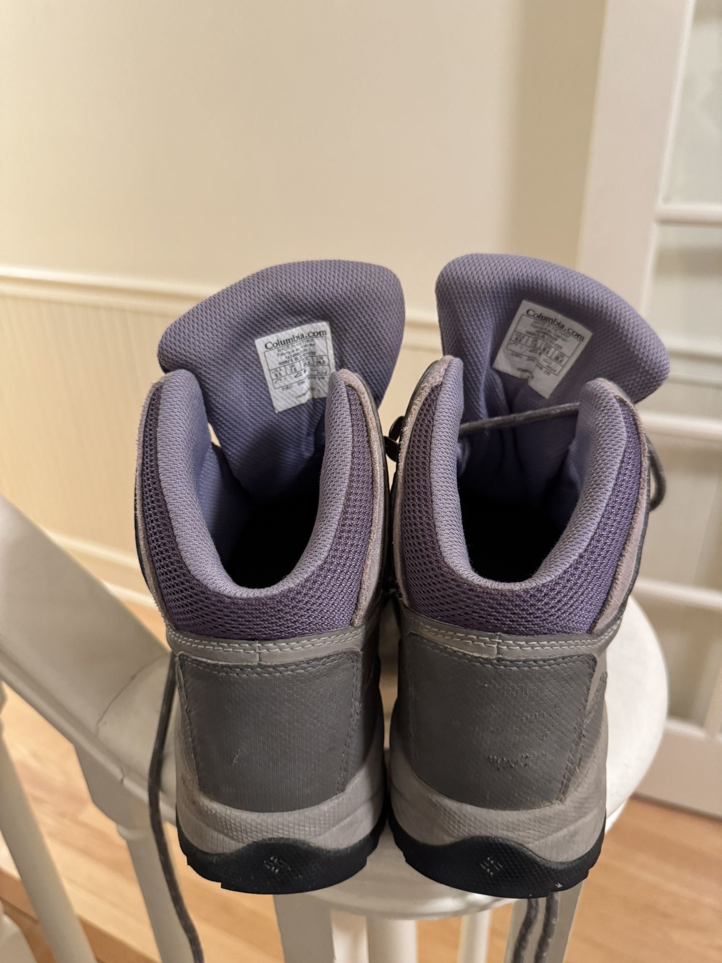 Columbia Hiking Boots - 9.5 Women’s