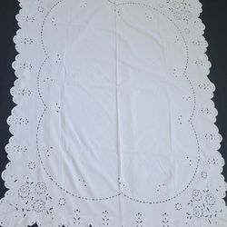 Add a touch of vintage charm to your dining experience with this beautiful ivory linen tablecloth. Embellished with delicate embroidered swirly edges,