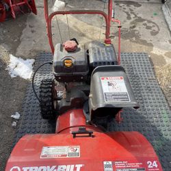 TROY BILT STORM 24 Inch Snow Blower Used Once 
